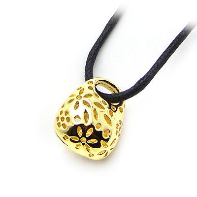 金色鏤空周大?？畎楁?個性飾品